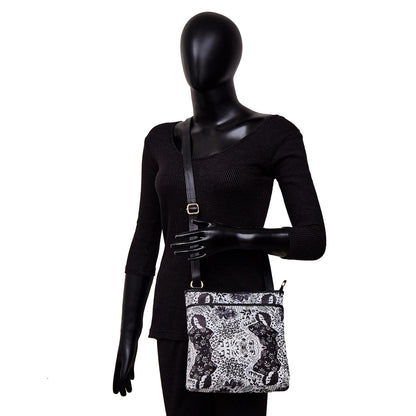 Monochrome Crossbody Bag with Leather Details for Ladies – Timeless Style